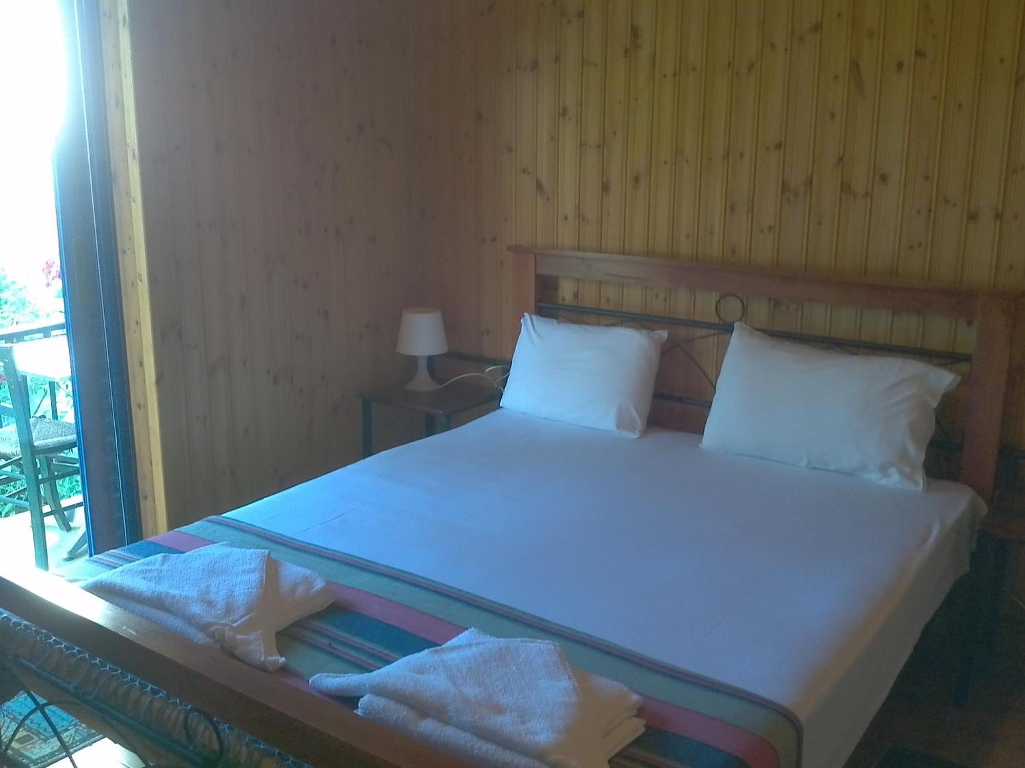 9 Musses Hotel Apartments Skala Mistegnon Oda fotoğraf