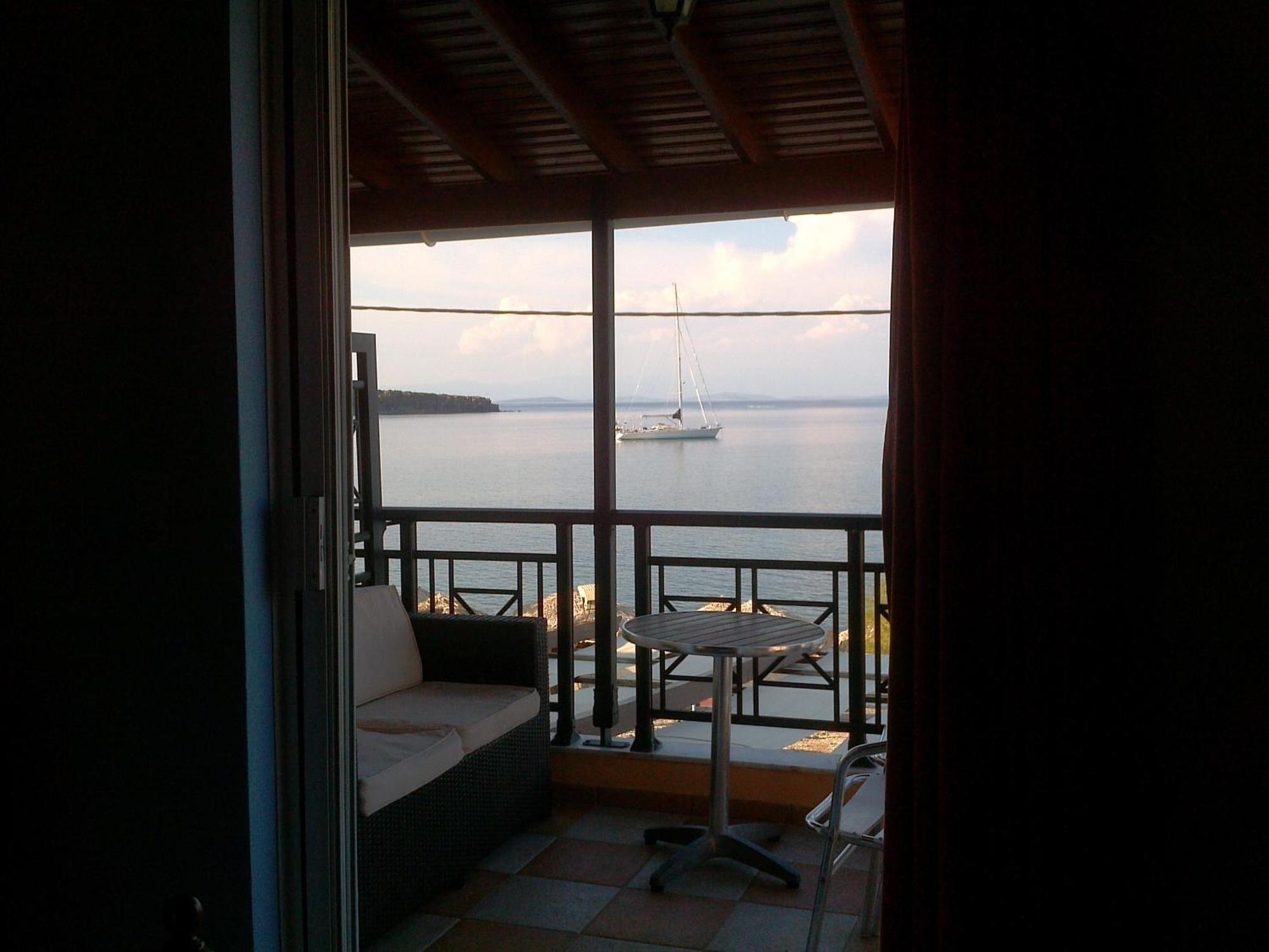 9 Musses Hotel Apartments Skala Mistegnon Oda fotoğraf