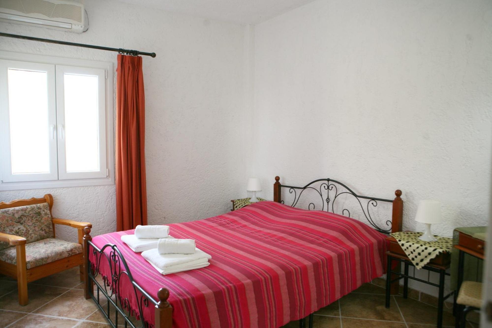 9 Musses Hotel Apartments Skala Mistegnon Oda fotoğraf