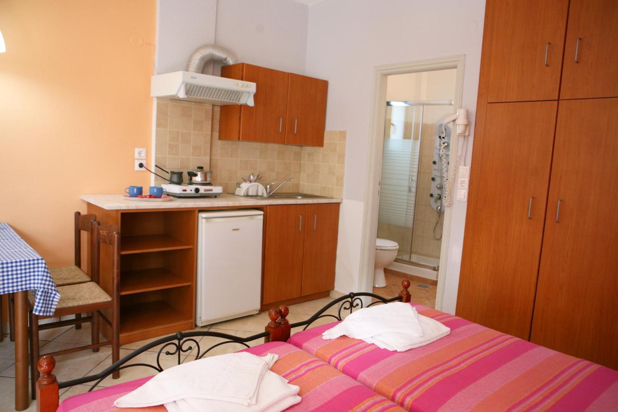 9 Musses Hotel Apartments Skala Mistegnon Oda fotoğraf