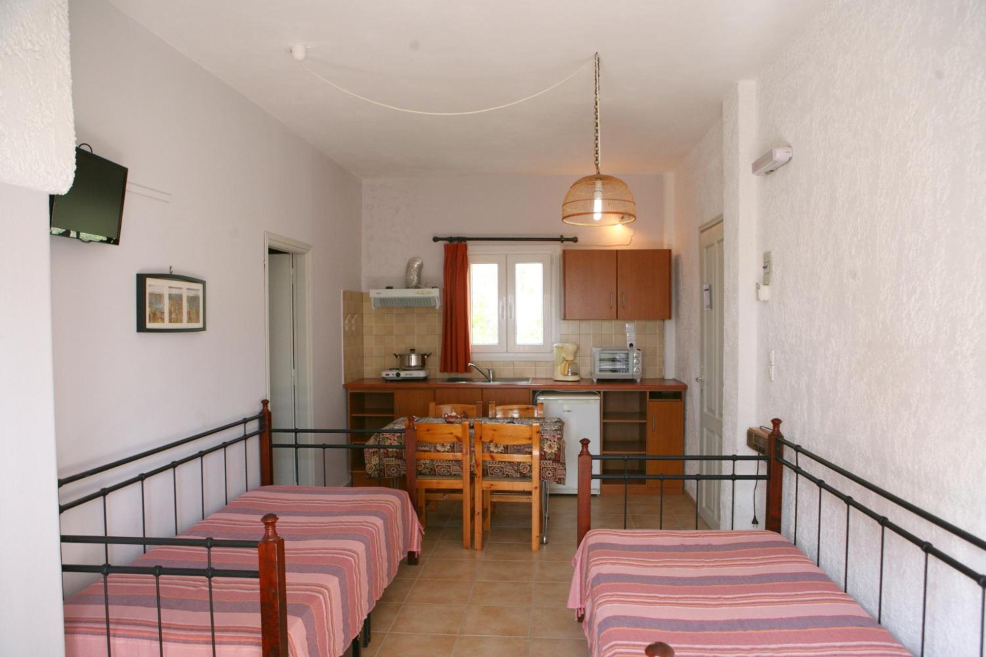 9 Musses Hotel Apartments Skala Mistegnon Oda fotoğraf