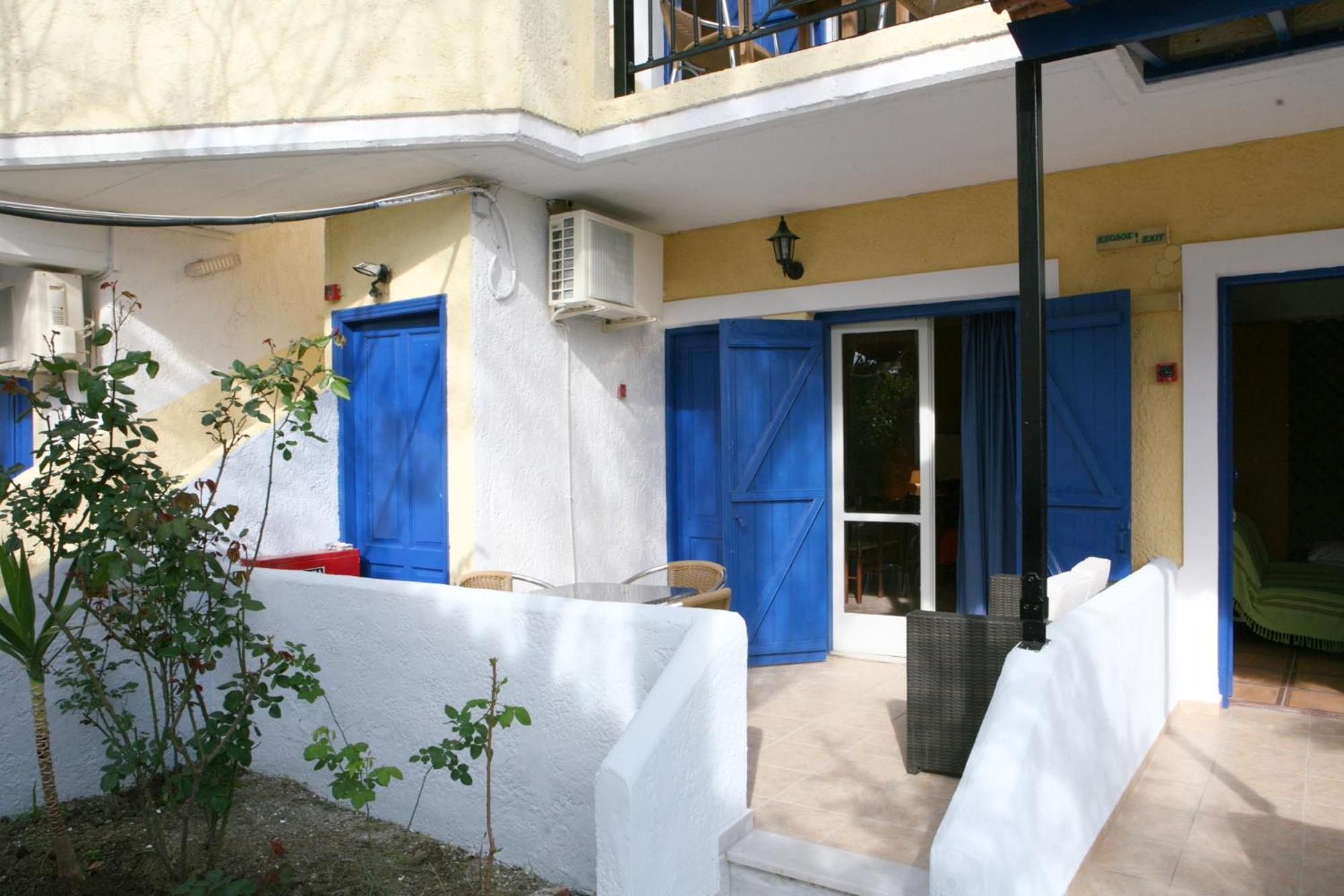 9 Musses Hotel Apartments Skala Mistegnon Oda fotoğraf